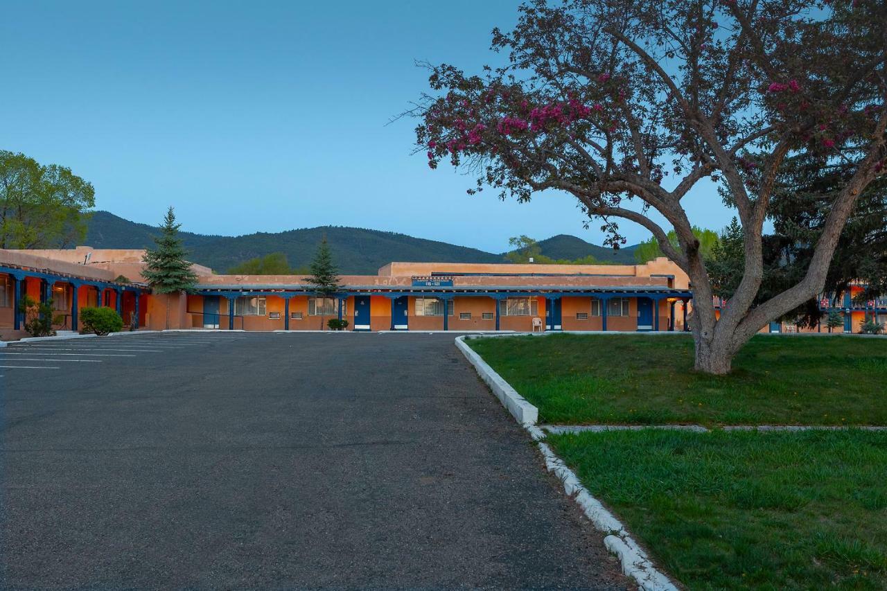 Kachina Lodge Resort And Meeting Center Taos Bagian luar foto